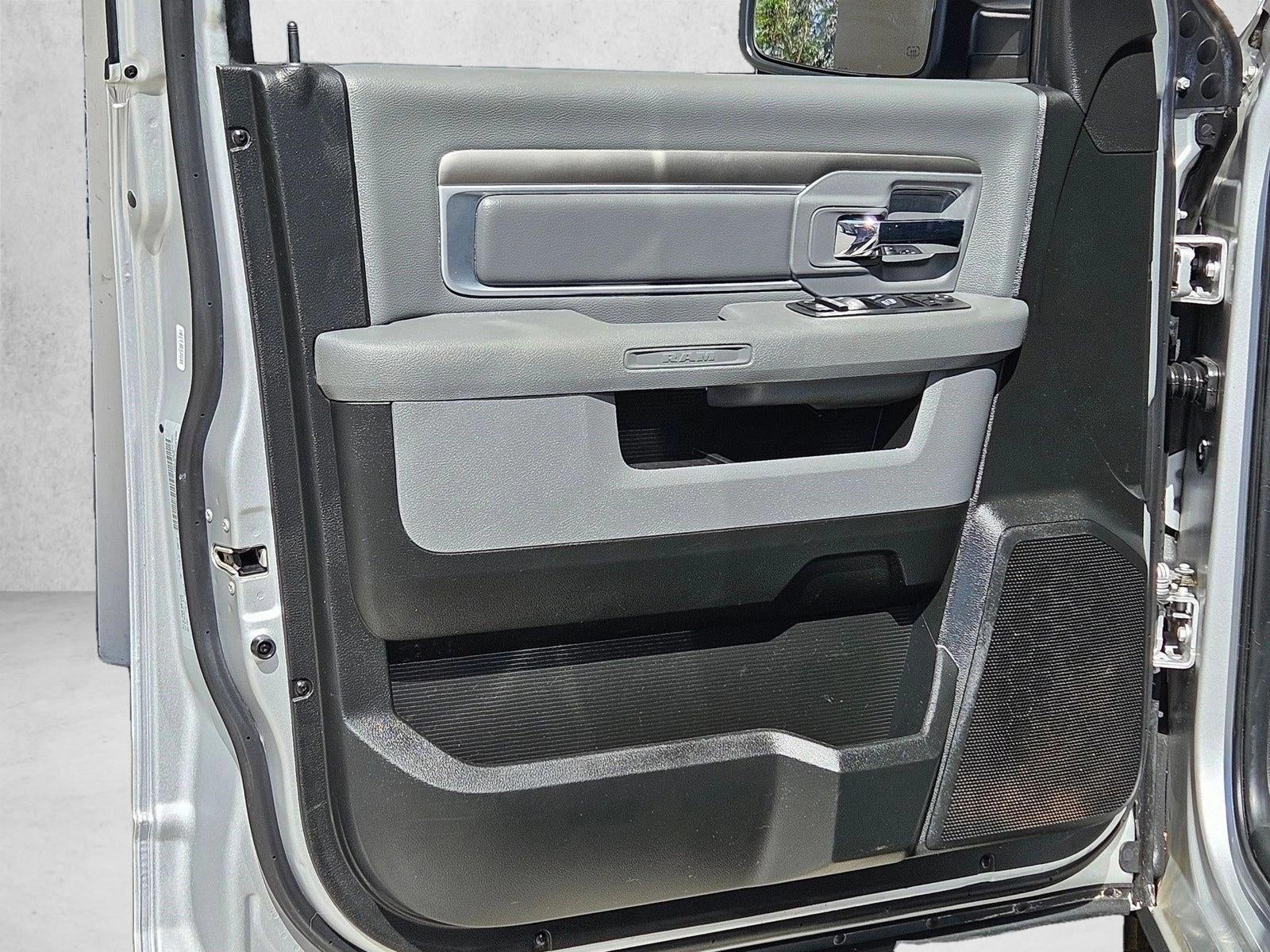 2019 RAM 1500 Classic SLT Crew Cab 4x4 5'7" Box