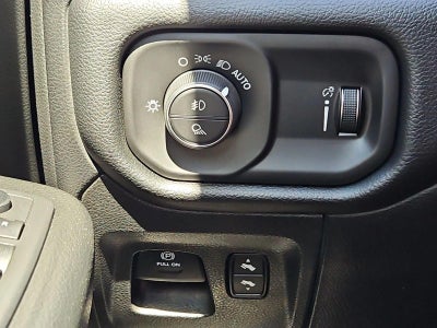 2020 RAM 1500 Big Horn Crew Cab 4x4 5'7" Box