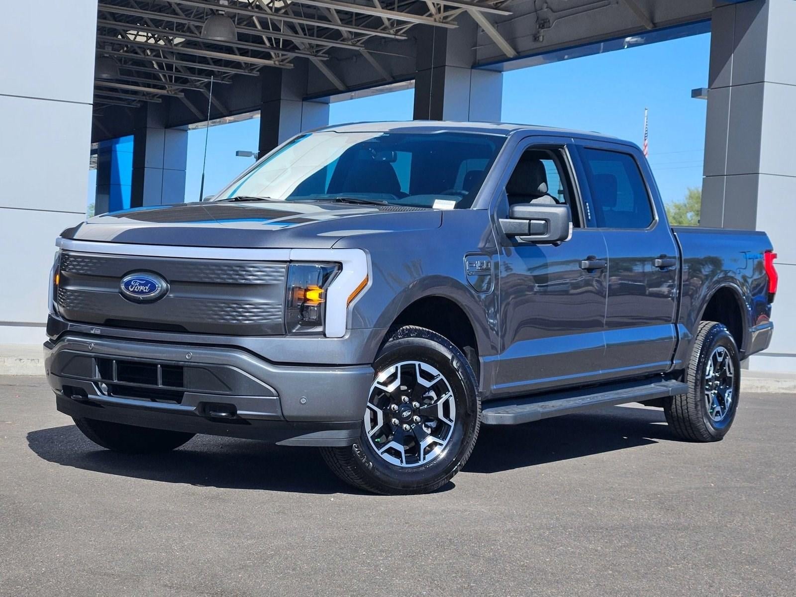 2023 Ford F-150 Lightning XLT