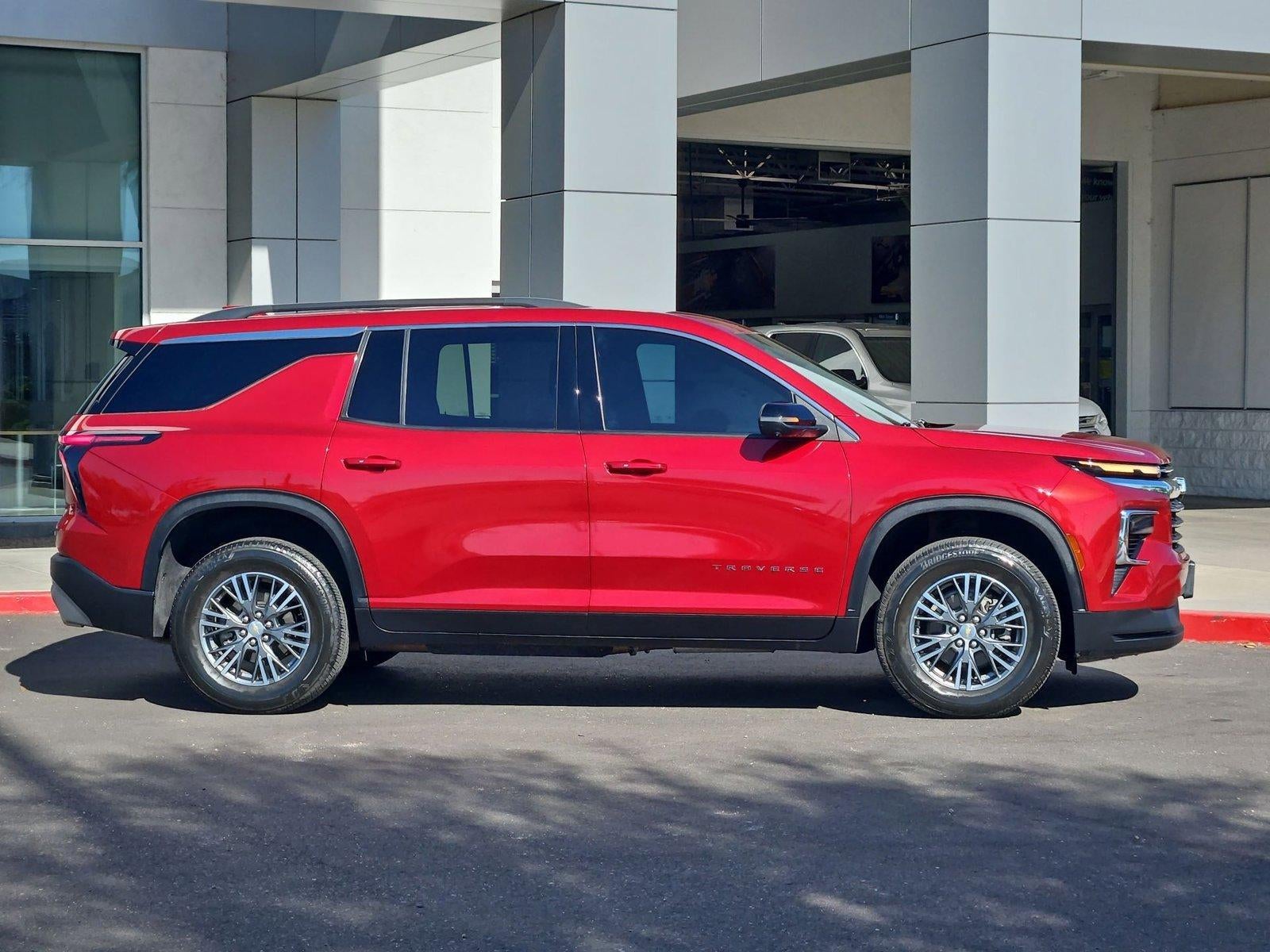 2024 Chevrolet Traverse LT