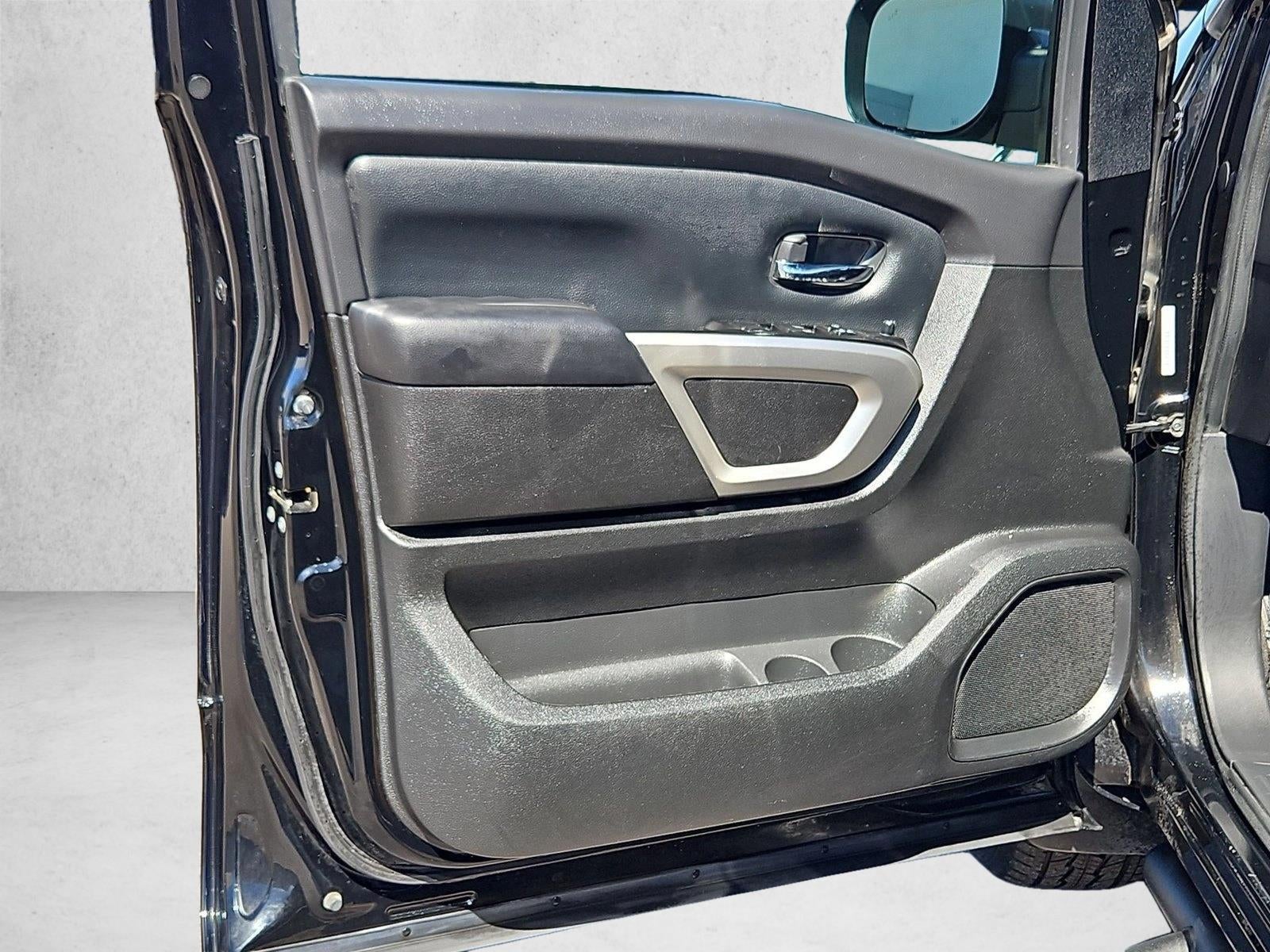 2024 Nissan TITAN Crew Cab SV 4x4