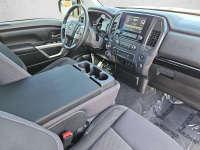 2024 Nissan TITAN Crew Cab SV 4x4