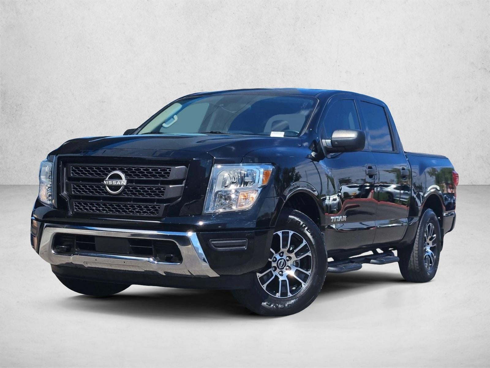 2024 Nissan TITAN Crew Cab SV 4x4