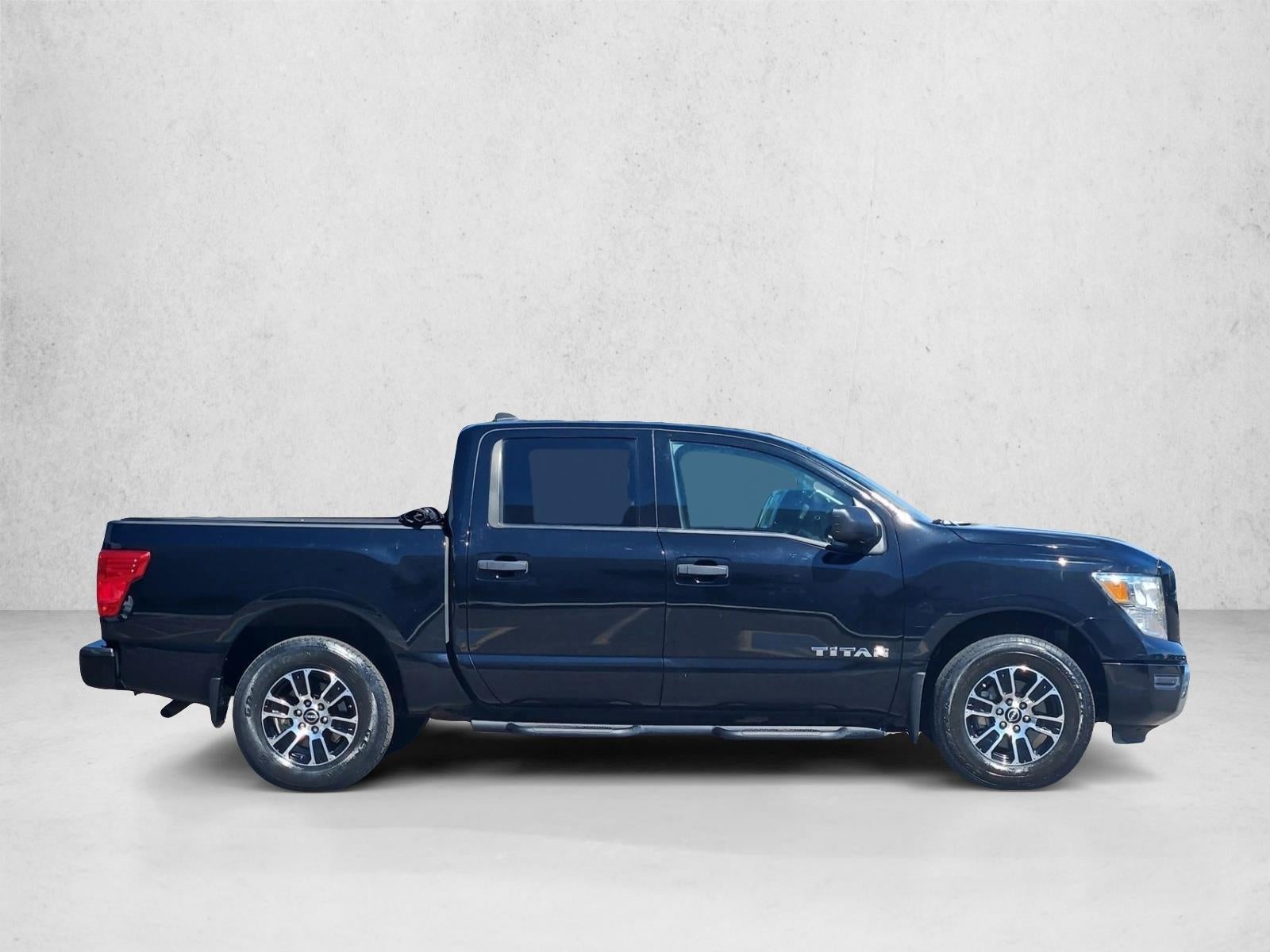 2024 Nissan TITAN Crew Cab SV 4x4