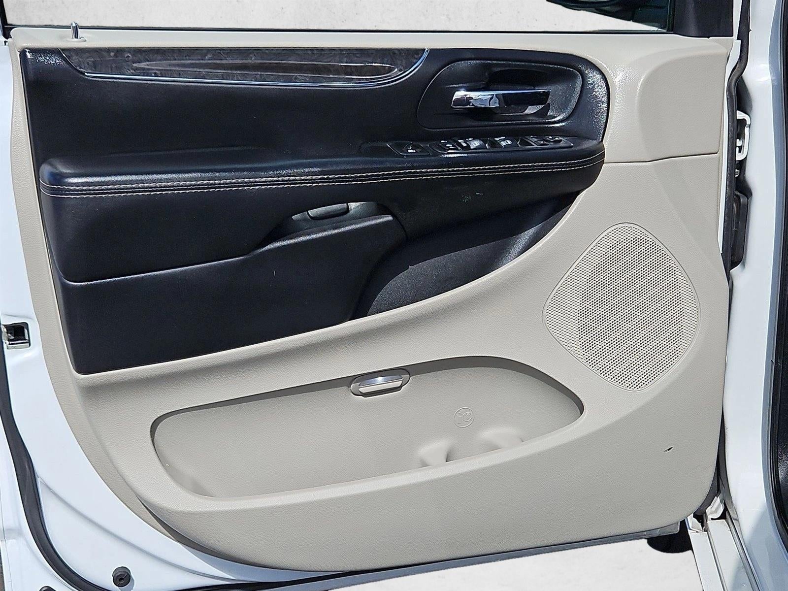 2014 Chrysler Town & Country Touring
