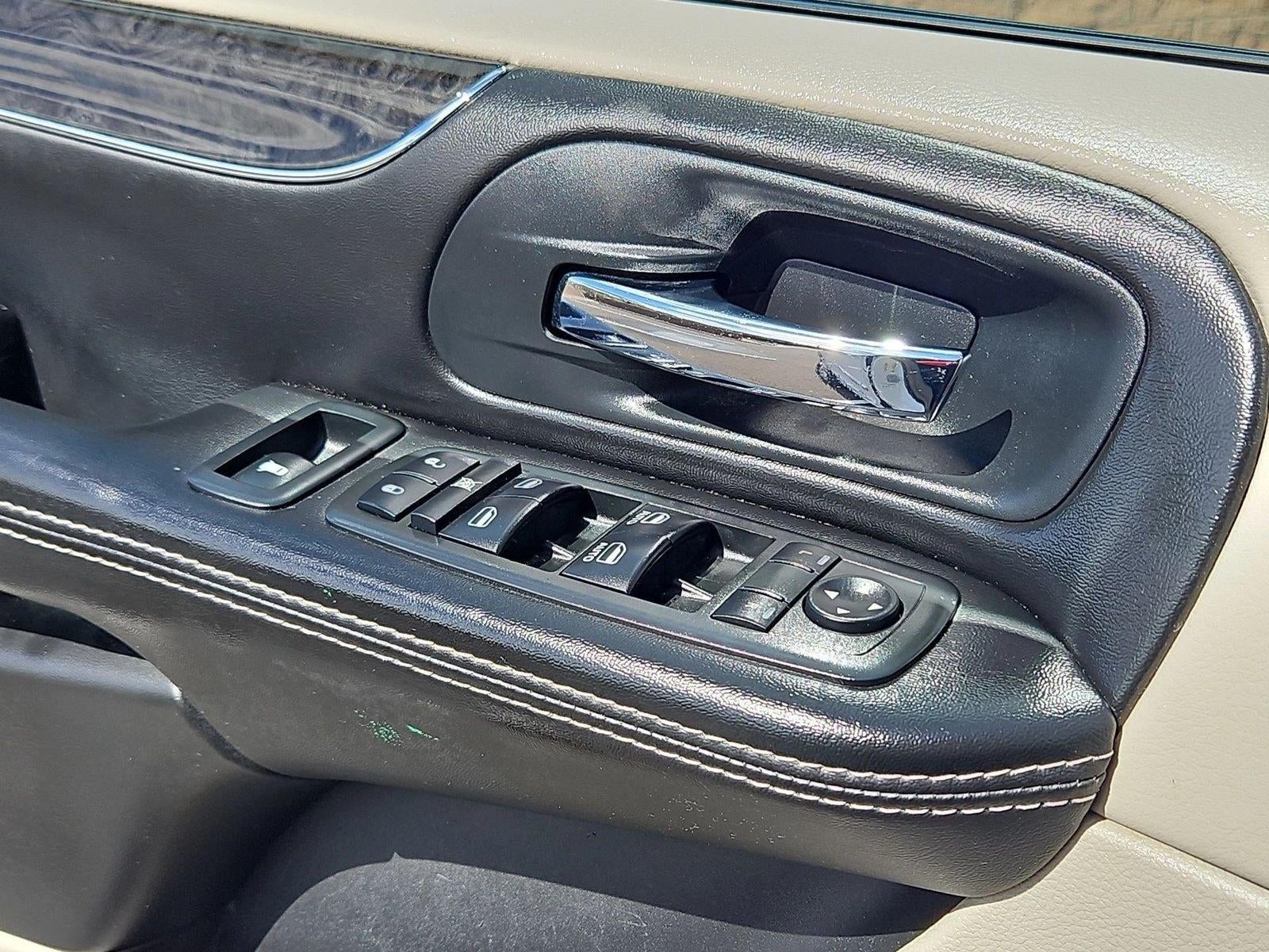 2014 Chrysler Town & Country Touring