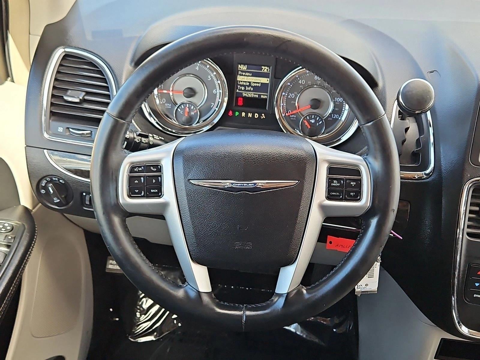 2014 Chrysler Town & Country Touring - Photo 14