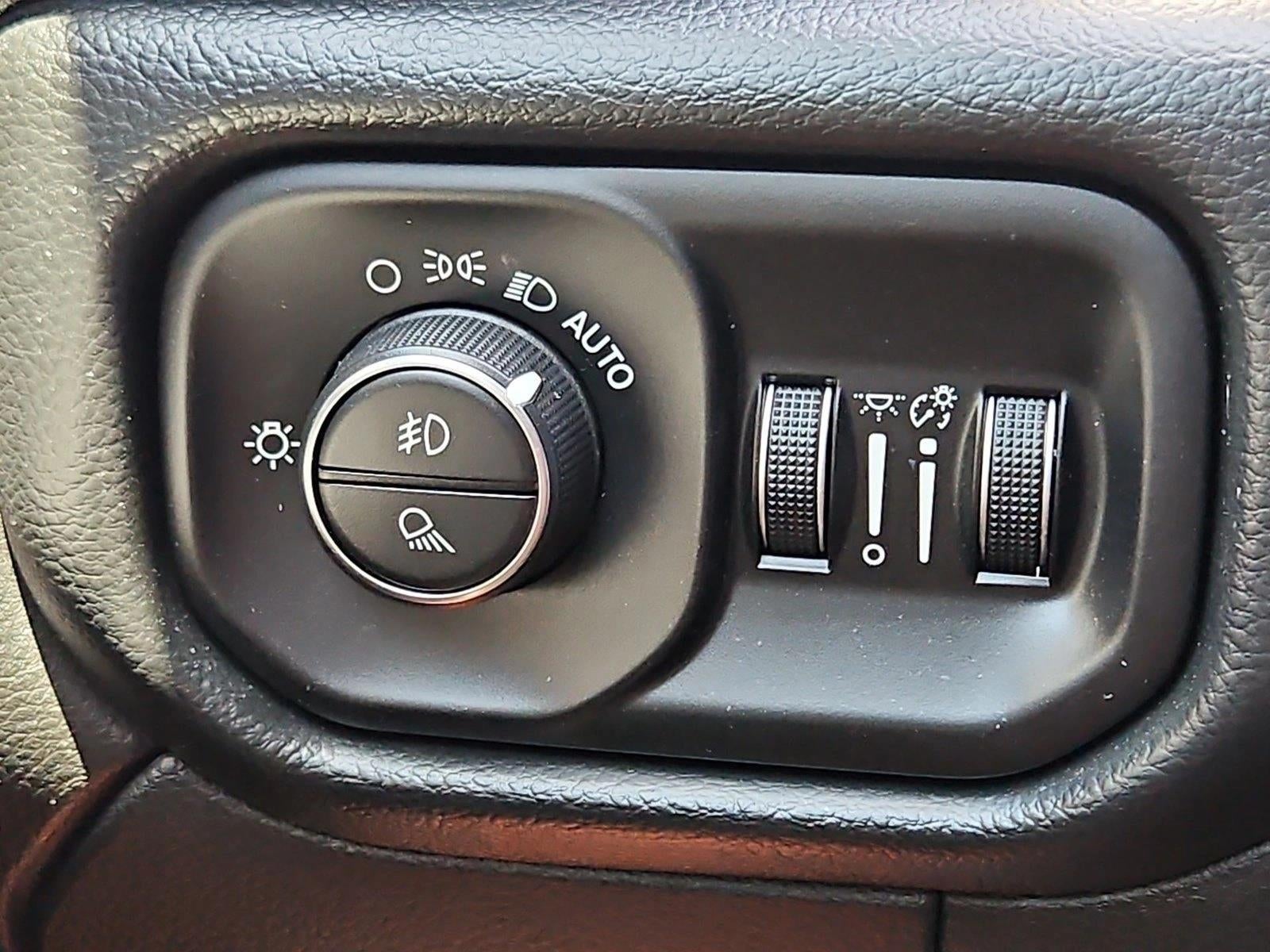 2019 RAM 2500 Laramie Crew Cab 4x4 6'4" Box