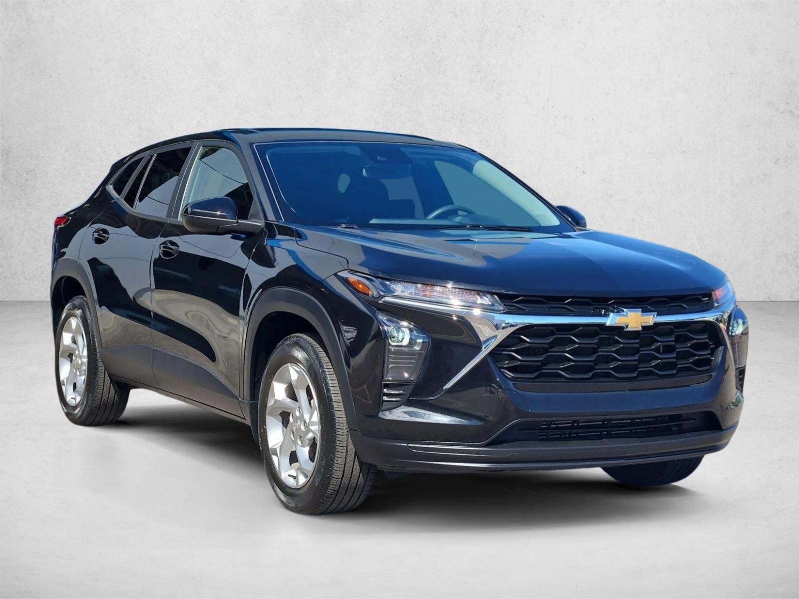 2024 Chevrolet Trax LS - Photo 2