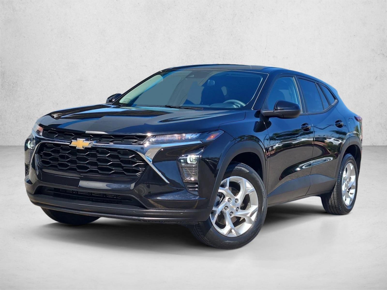 2024 Chevrolet Trax LS - Photo 4