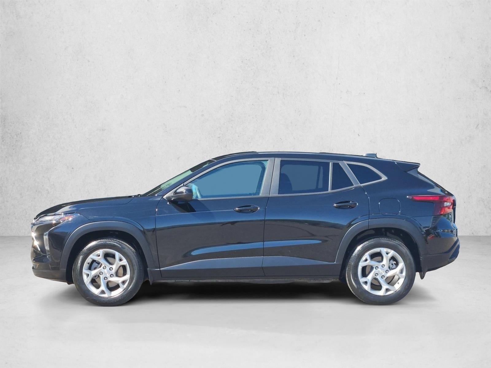 2024 Chevrolet Trax LS - Photo 5