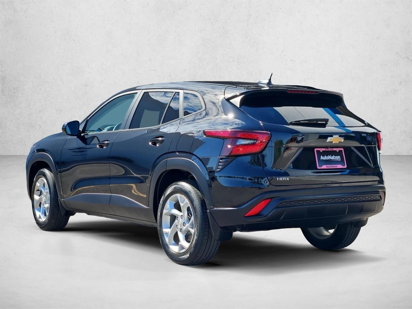 2024 Chevrolet Trax LS - Photo 6