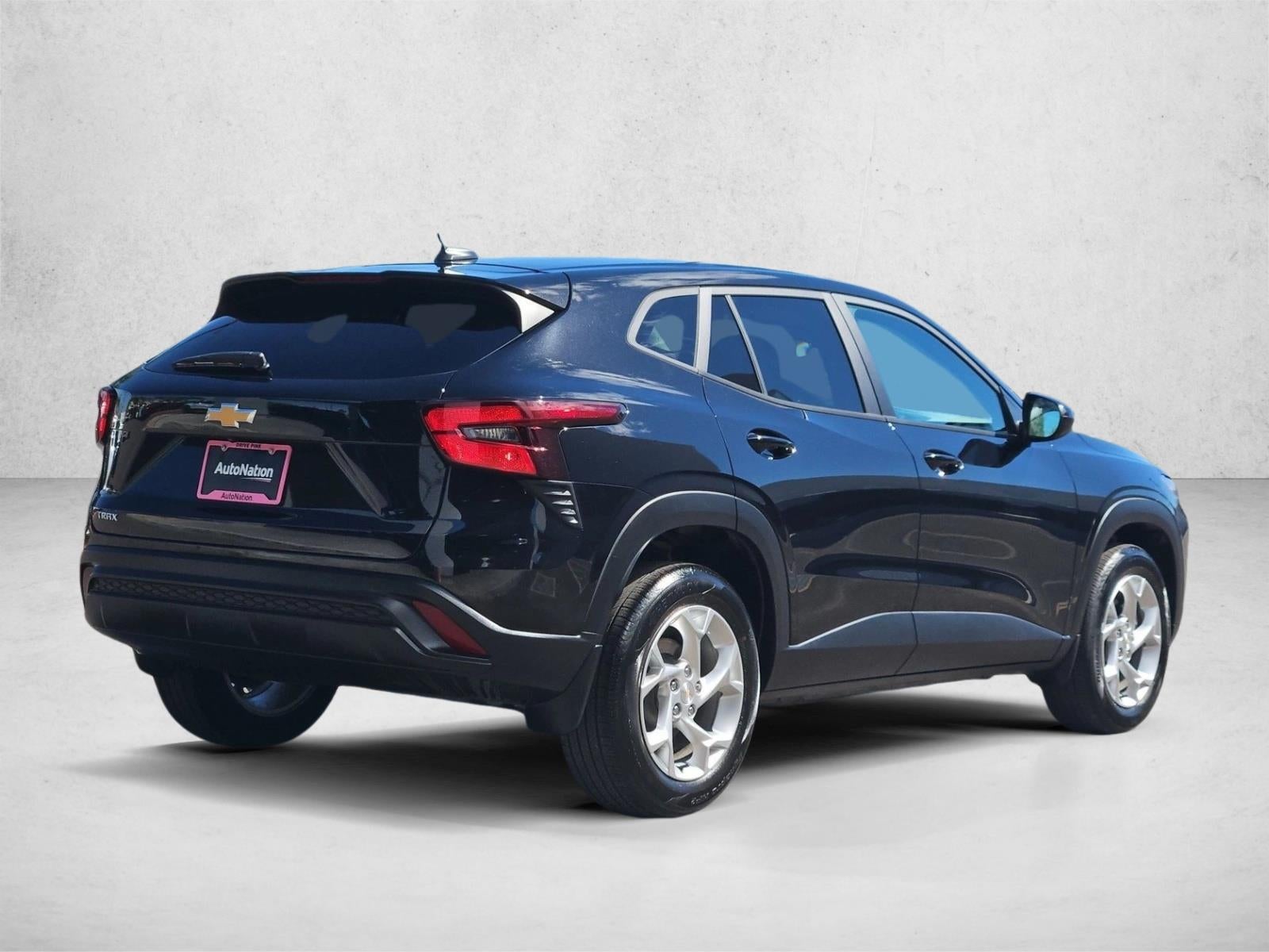 2024 Chevrolet Trax LS - Photo 8