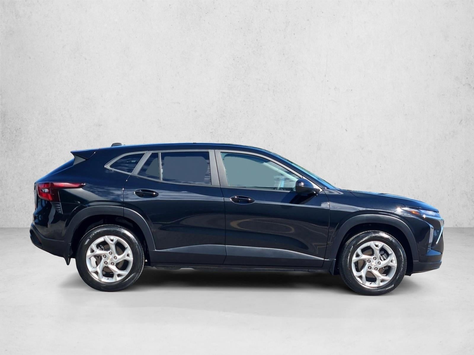 2024 Chevrolet Trax LS - Photo 9