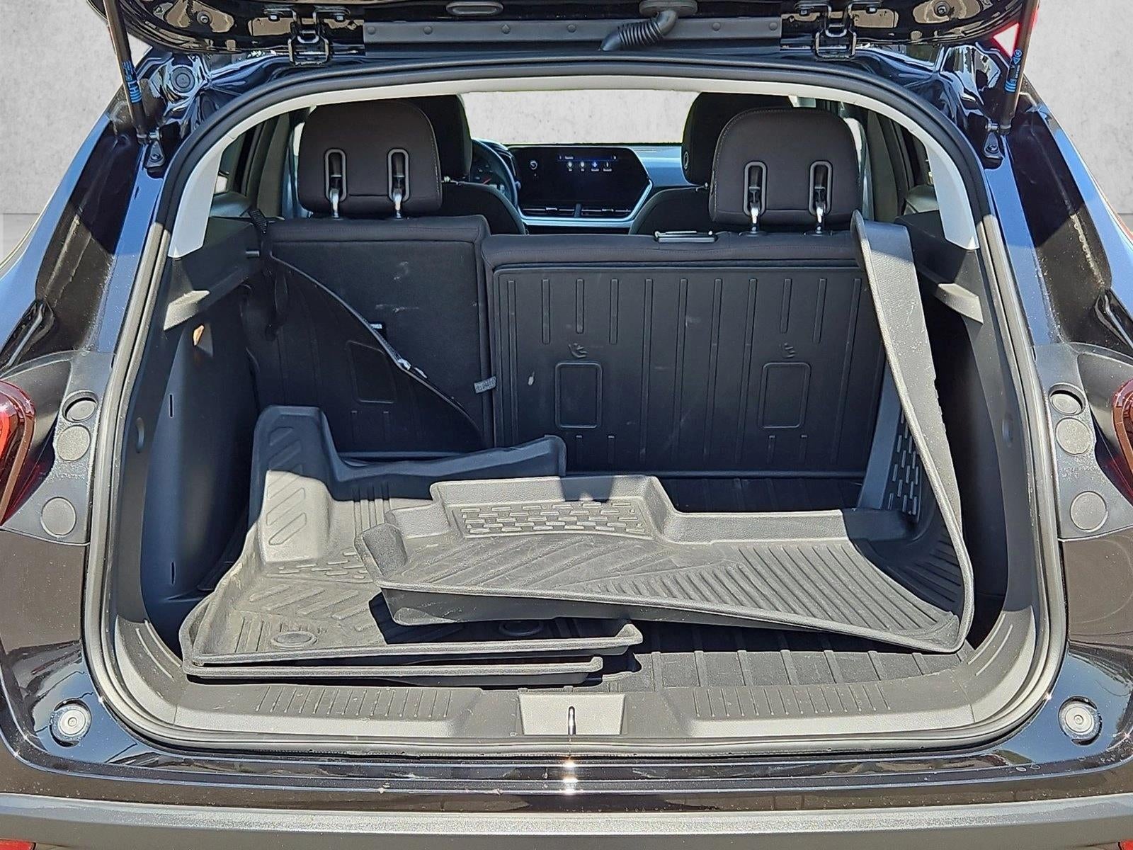 2024 Chevrolet Trax LS - Photo 10