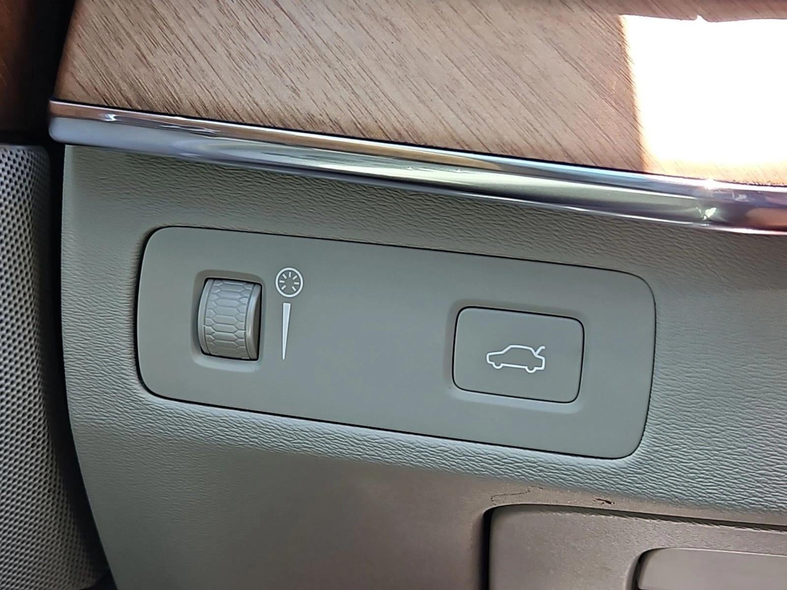 2021 Volvo XC90 T6 Momentum 6 Passenger