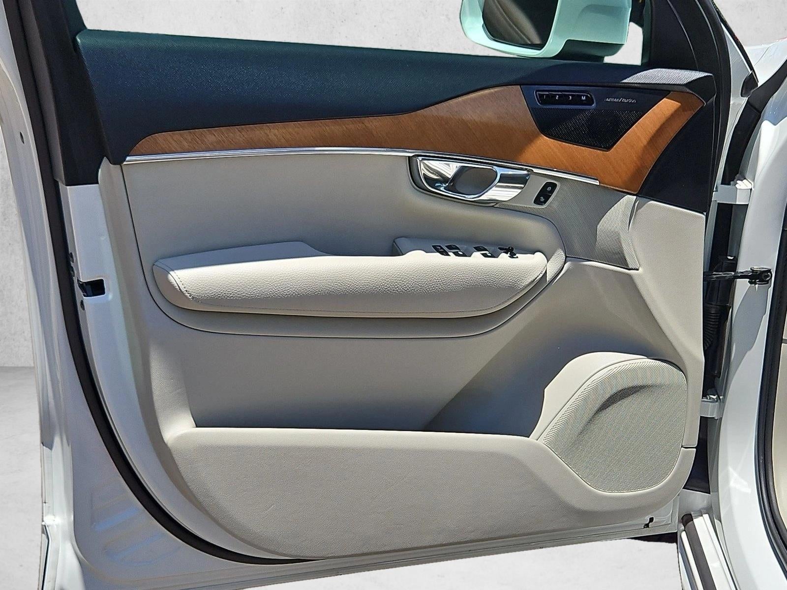 2021 Volvo XC90 T6 Momentum 6 Passenger