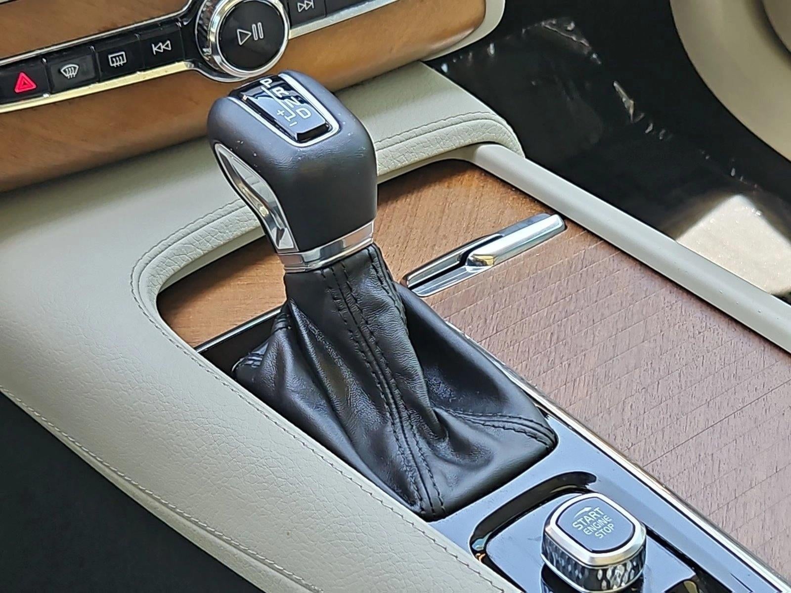 2021 Volvo XC90 T6 Momentum 6 Passenger