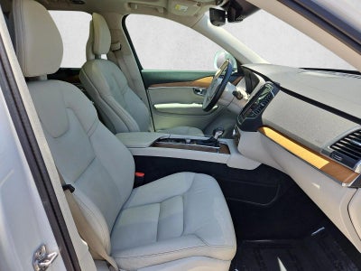 2021 Volvo XC90 T6 Momentum 6 Passenger