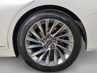 2022 Lexus ES 300h Luxury FWD