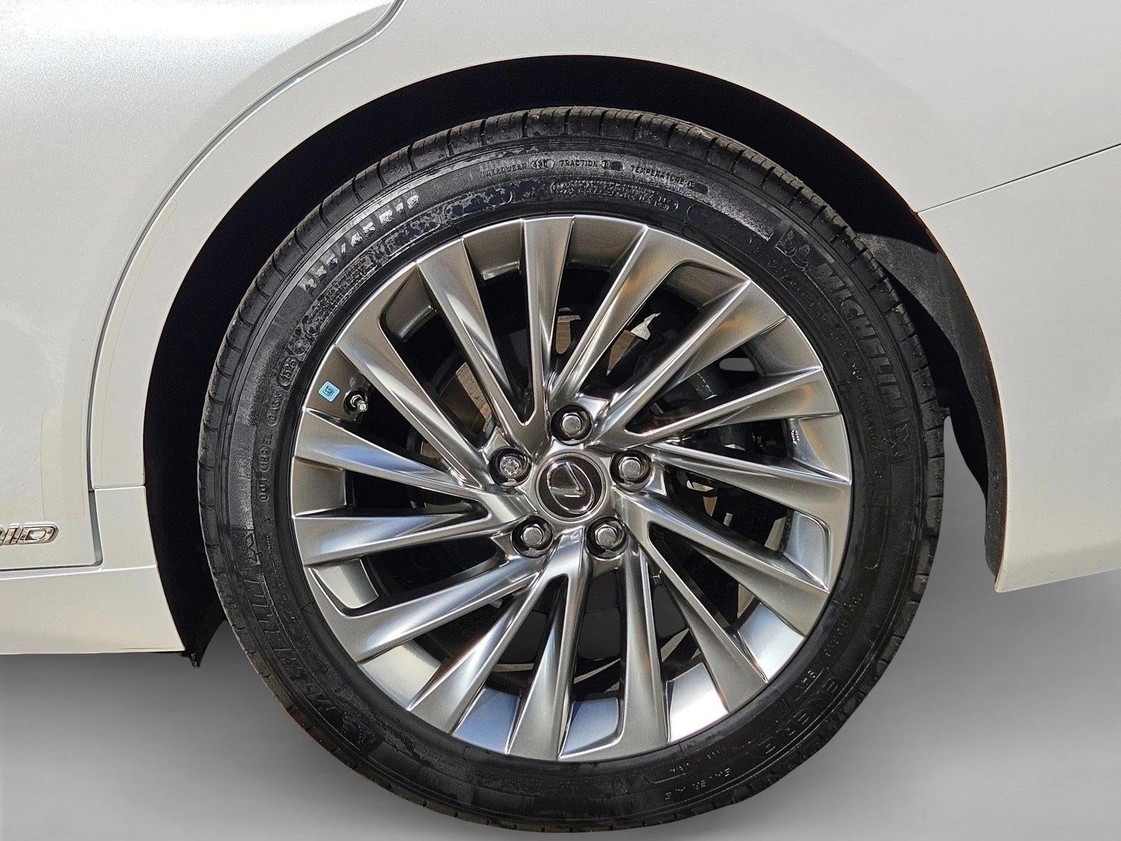 2022 Lexus ES 300h Luxury FWD