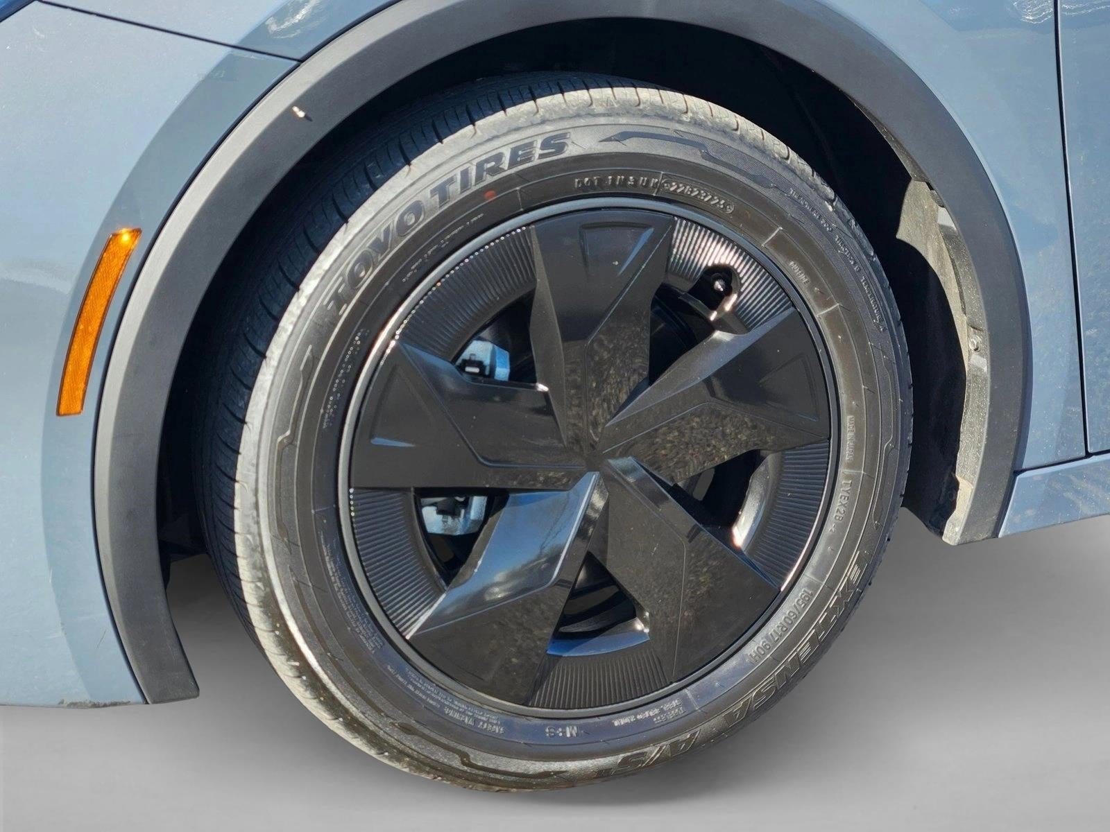 2024 Toyota Prius LE (Natl)