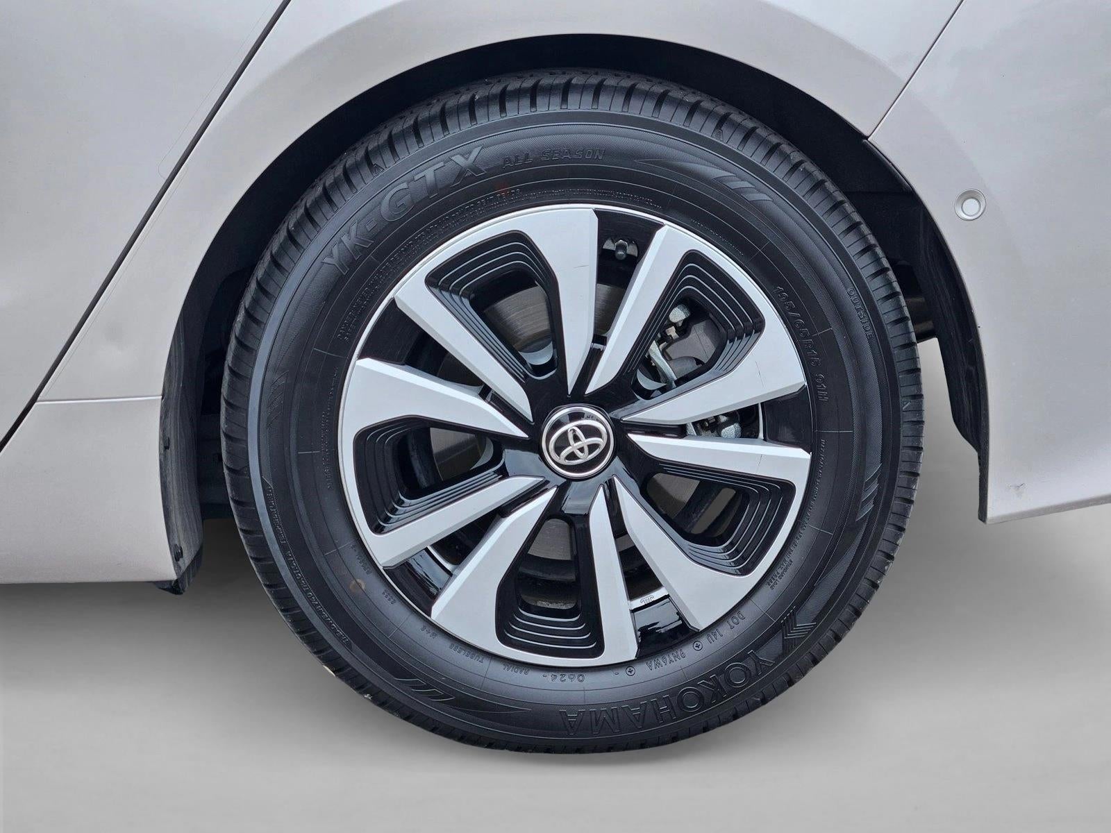 2017 Toyota Prius Prime Advanced (Natl)