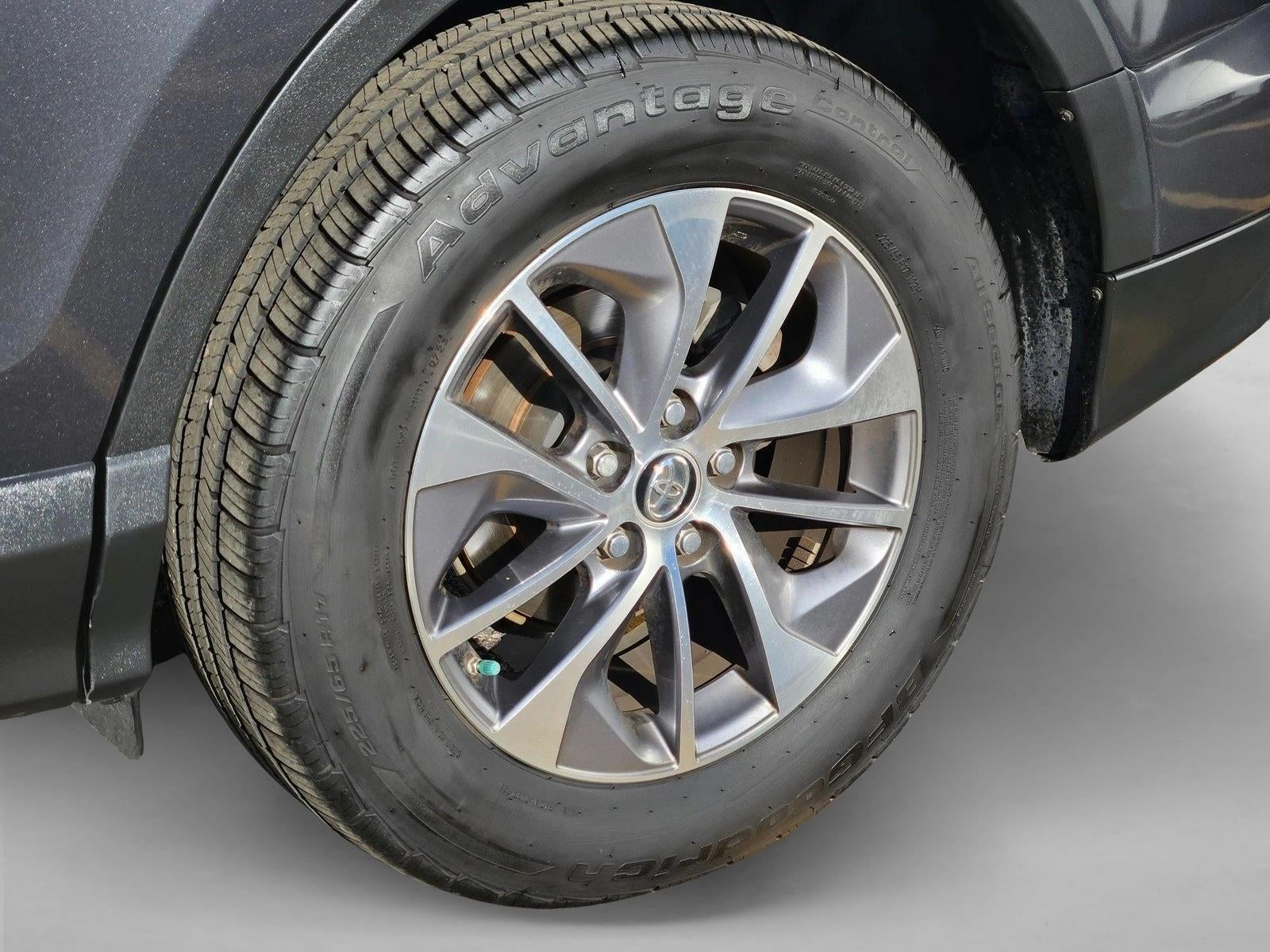 2017 Toyota RAV4 Hybrid XLE AWD (Natl)